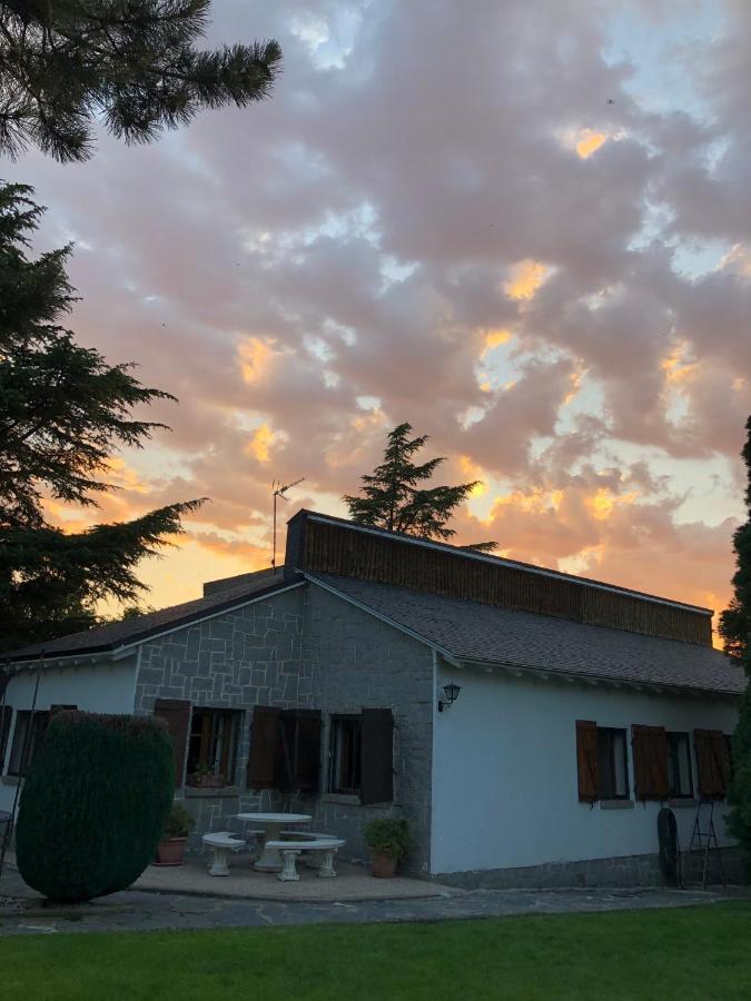 Villa Aurelia - Casa De Campo Con Jardin Y Piscina Entre Madrid Y Segovia Ortigosa del Monte Zewnętrze zdjęcie