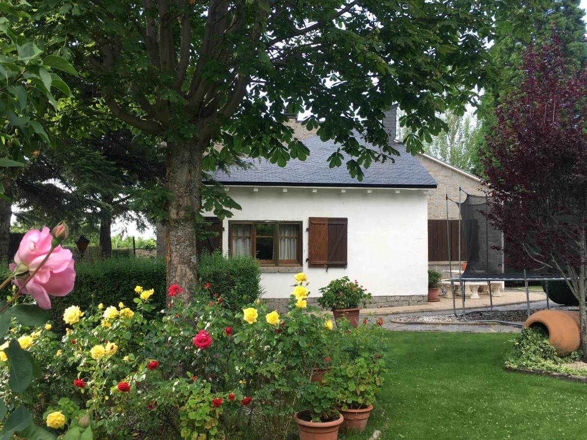 Villa Aurelia - Casa De Campo Con Jardin Y Piscina Entre Madrid Y Segovia Ortigosa del Monte Zewnętrze zdjęcie